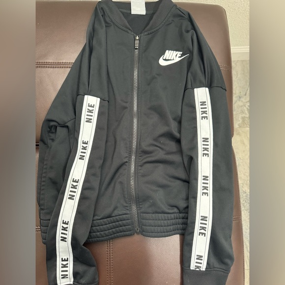 Nike Kids Black tracksuit with Logo - Picture 3 of 5